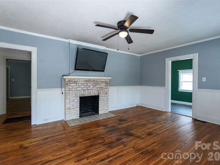 512 8th Avenue, Gastonia, NC 28052.  MLS# CAR4402995, YatesRealty ID 36733. 