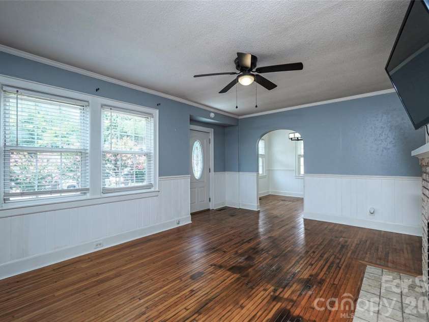 512 8th Avenue, Gastonia, NC 28052.  MLS# CAR4402995, YatesRealty ID 36733. 