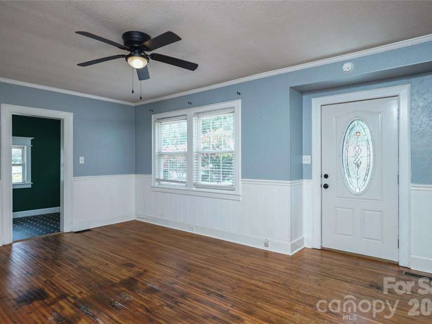 512 8th Avenue, Gastonia, NC 28052.  MLS# CAR4402995, YatesRealty ID 36733. 