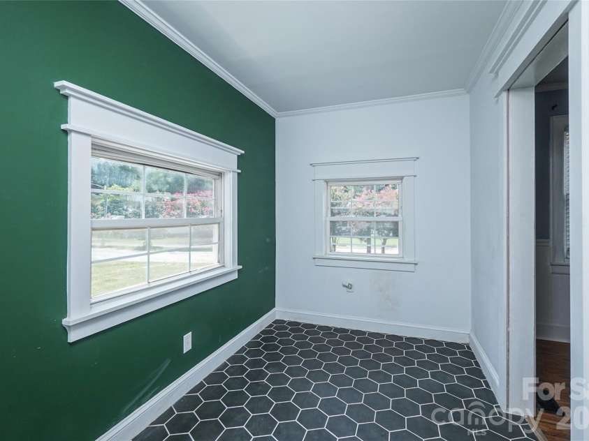 512 8th Avenue, Gastonia, NC 28052.  MLS# CAR4402995, YatesRealty ID 36733. 