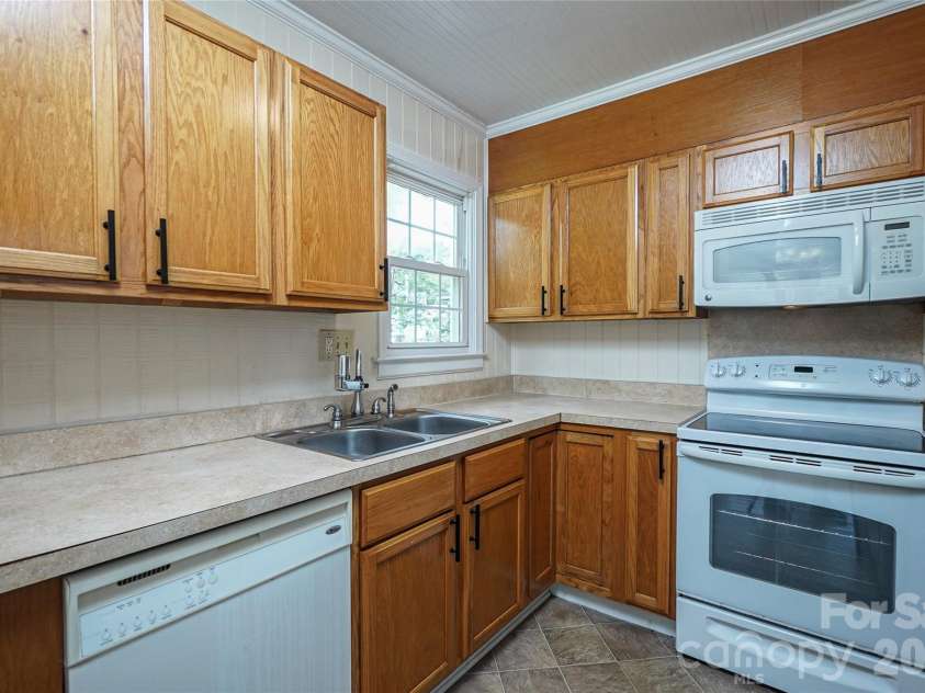 512 8th Avenue, Gastonia, NC 28052.  MLS# CAR4402995, YatesRealty ID 36733. 