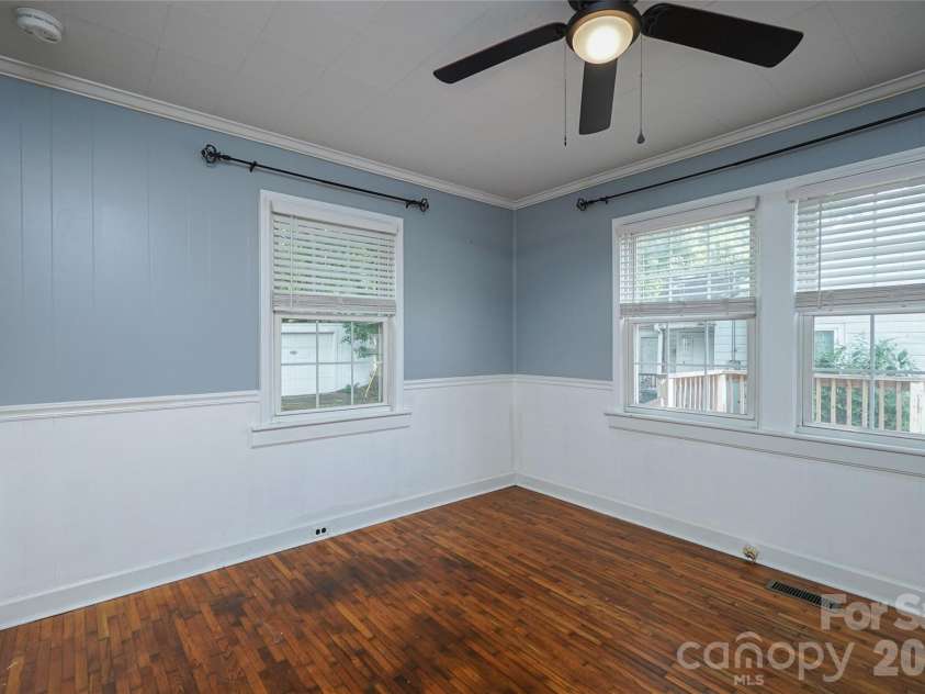 512 8th Avenue, Gastonia, NC 28052.  MLS# CAR4402995, YatesRealty ID 36733. 