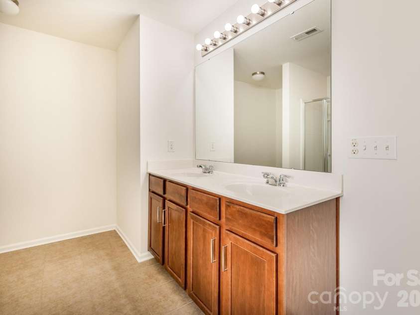 8212 Ruby Valley Road, Charlotte, NC 28277.  MLS# CAR4400467, YatesRealty ID 36734. Master Bath