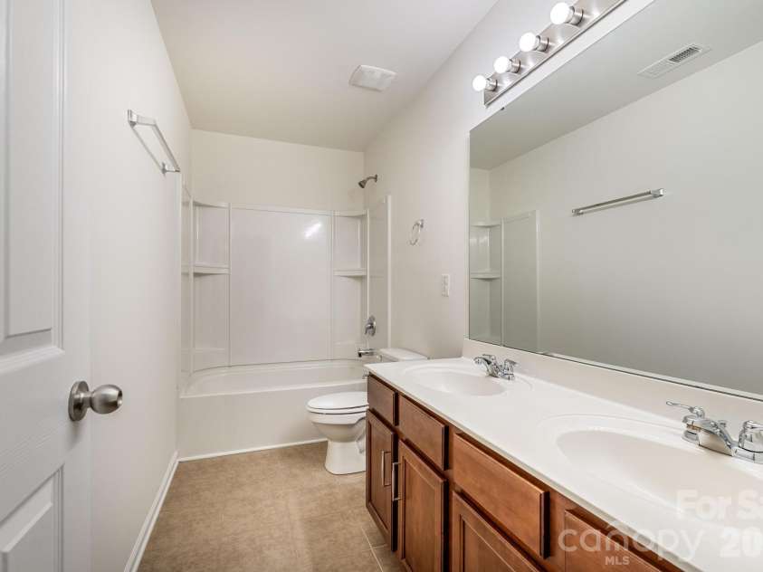 8212 Ruby Valley Road, Charlotte, NC 28277.  MLS# CAR4400467, YatesRealty ID 36734. Second Bath