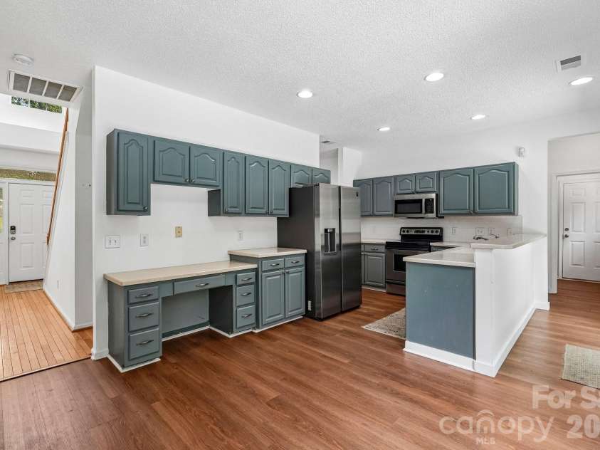 12119 Meadow Post Lane, Charlotte, NC 28269.  MLS# CAR4400578, YatesRealty ID 36736. 