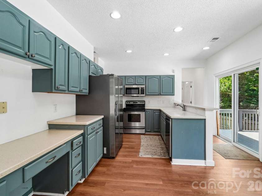 12119 Meadow Post Lane, Charlotte, NC 28269.  MLS# CAR4400578, YatesRealty ID 36736. 