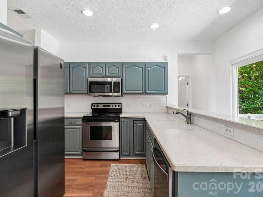 12119 Meadow Post Lane, Charlotte, NC 28269.  MLS# CAR4400578, YatesRealty ID 36736. 