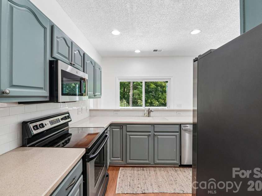 12119 Meadow Post Lane, Charlotte, NC 28269.  MLS# CAR4400578, YatesRealty ID 36736. 