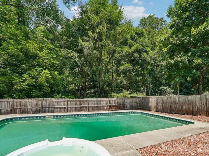 12119 Meadow Post Lane, Charlotte, NC 28269.  MLS# CAR4400578, YatesRealty ID 36736. 