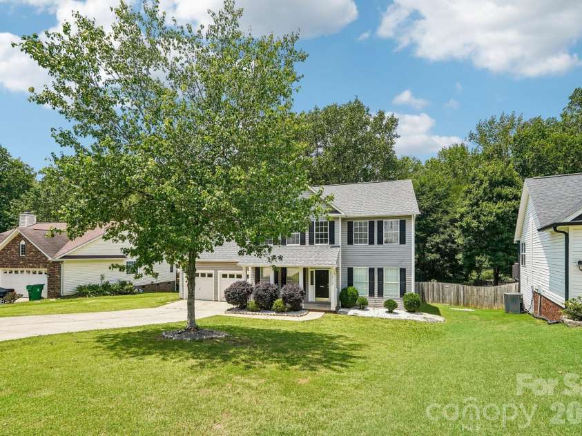 12119 Meadow Post Lane, Charlotte, NC 28269.  MLS# CAR4400578, YatesRealty ID 36736. 
