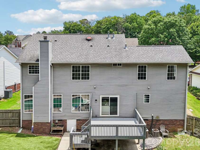 12119 Meadow Post Lane, Charlotte, NC 28269.  MLS# CAR4400578, YatesRealty ID 36736. 