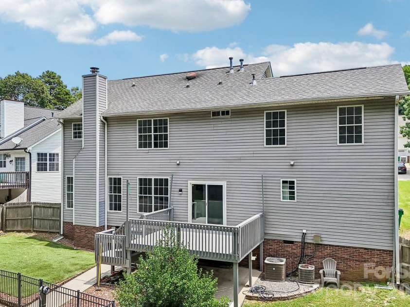12119 Meadow Post Lane, Charlotte, NC 28269.  MLS# CAR4400578, YatesRealty ID 36736. 