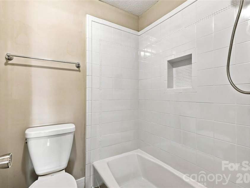 9031 J M Keynes Drive, Charlotte, NC 28262.  MLS# CAR4406099, YatesRealty ID 36738. 