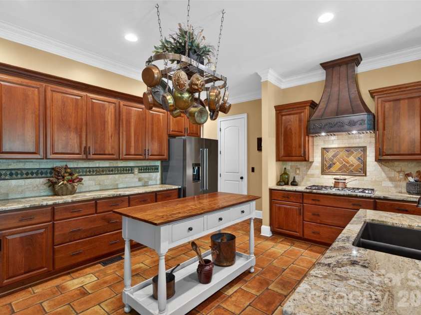 5138 Watermead Lane, Belmont, NC 28012.  MLS# CAR4382710, YatesRealty ID 36739. Kitchen