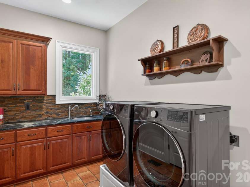 5138 Watermead Lane, Belmont, NC 28012.  MLS# CAR4382710, YatesRealty ID 36739. Mudroom / Laundry Entry Level