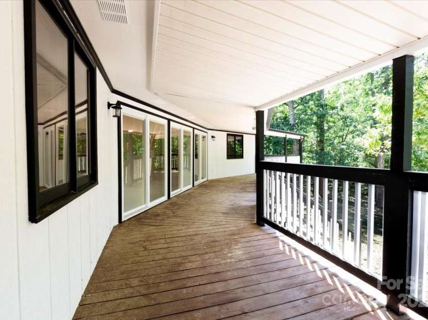 200 Lakeview Road, Albemarle, NC 28001.  MLS# CAR4306695, YatesRealty ID 3674. 