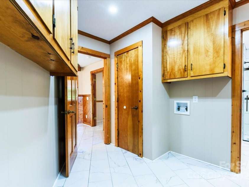 200 Lakeview Road, Albemarle, NC 28001.  MLS# CAR4306695, YatesRealty ID 3674. Laundry room