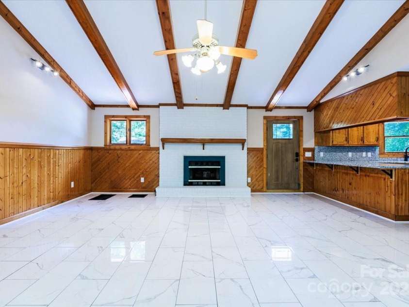 200 Lakeview Road, Albemarle, NC 28001.  MLS# CAR4306695, YatesRealty ID 3674. Livingroom