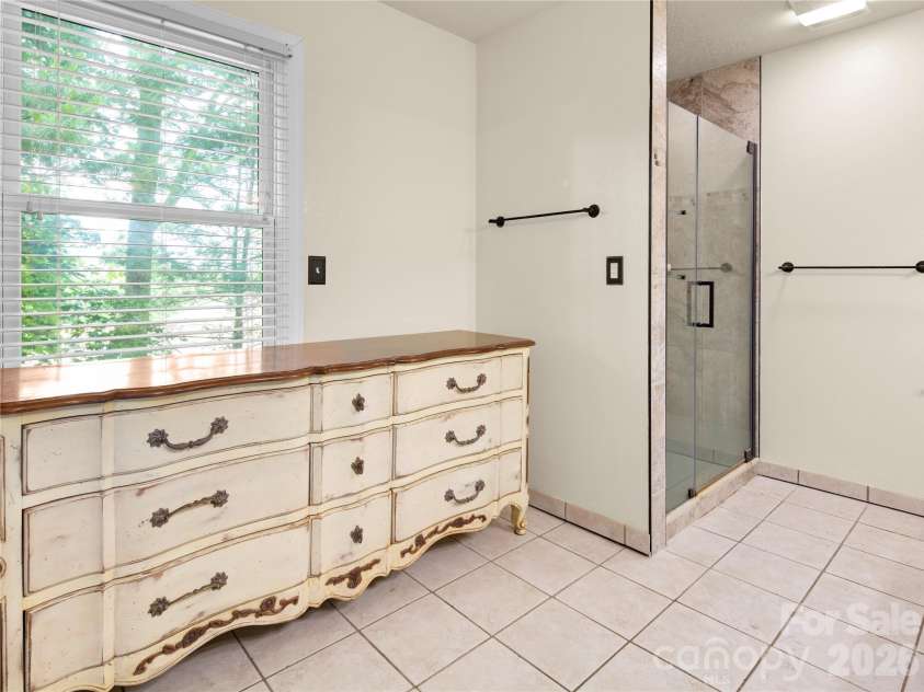 105 Braeside Circle, Asheville, NC 28803.  MLS# CAR4383221, YatesRealty ID 36740. 