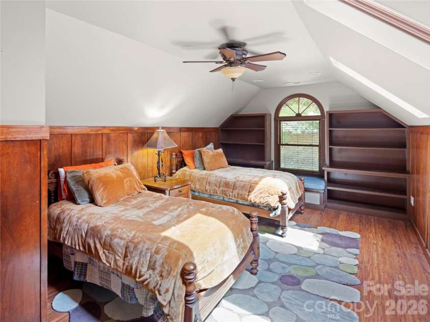 105 Braeside Circle, Asheville, NC 28803.  MLS# CAR4383221, YatesRealty ID 36740. 