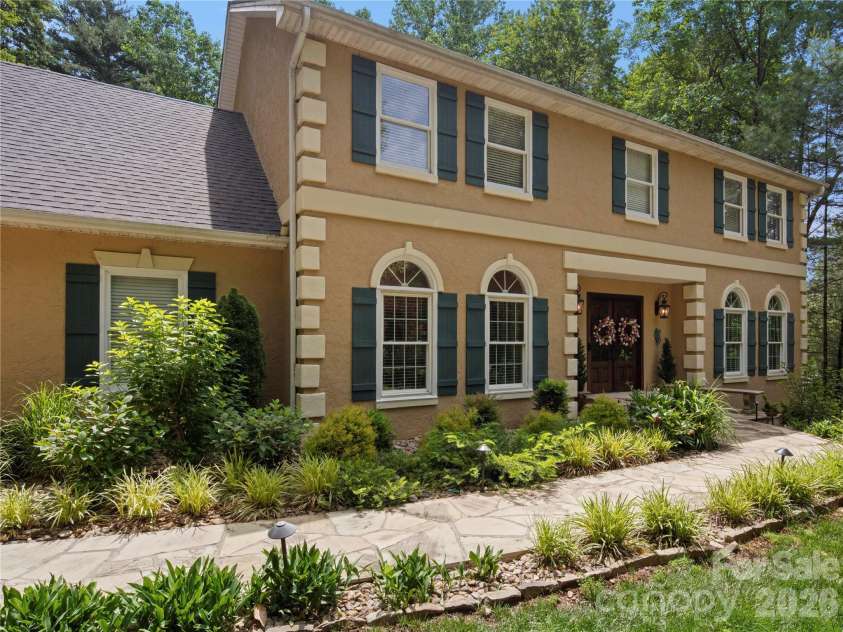 105 Braeside Circle, Asheville, NC 28803.  MLS# CAR4383221, YatesRealty ID 36740. 