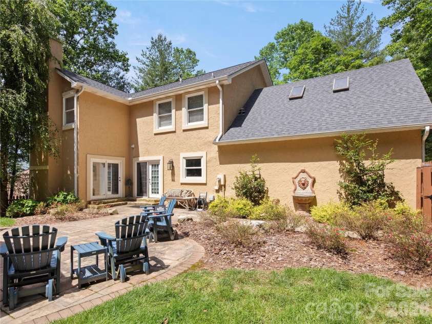 105 Braeside Circle, Asheville, NC 28803.  MLS# CAR4383221, YatesRealty ID 36740. 