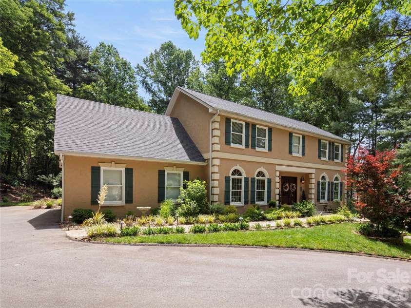 105 Braeside Circle, Asheville, NC 28803.  MLS# CAR4383221, YatesRealty ID 36740. Fresh landscaping