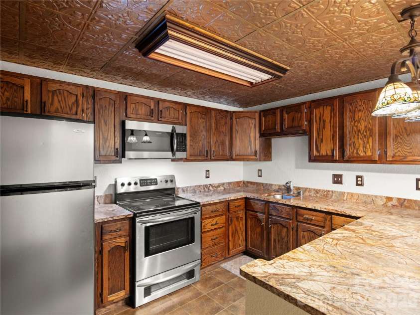105 Braeside Circle, Asheville, NC 28803.  MLS# CAR4383221, YatesRealty ID 36740. Lower level kitchen