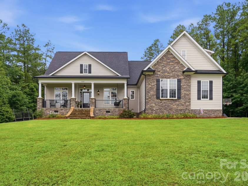 1150 Oak Trail Circle, Concord, NC 28025.  MLS# CAR4399112, YatesRealty ID 36741. 