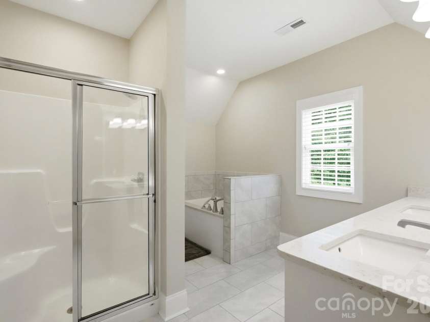 1150 Oak Trail Circle, Concord, NC 28025.  MLS# CAR4399112, YatesRealty ID 36741. 