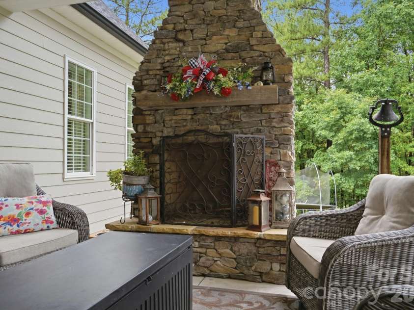 1150 Oak Trail Circle, Concord, NC 28025.  MLS# CAR4399112, YatesRealty ID 36741. 
