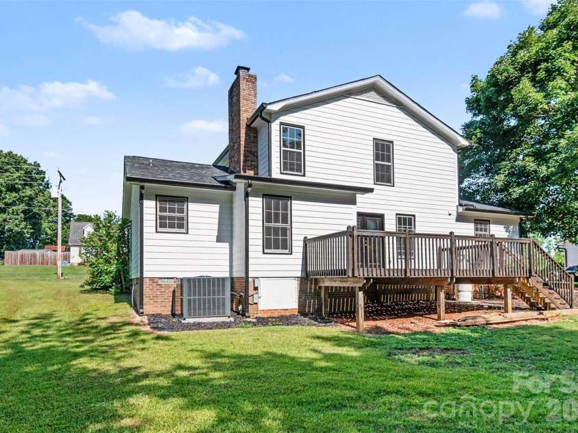 4108 Wimbledon Drive, Dallas, NC 28034.  MLS# CAR4402629, YatesRealty ID 36742. 