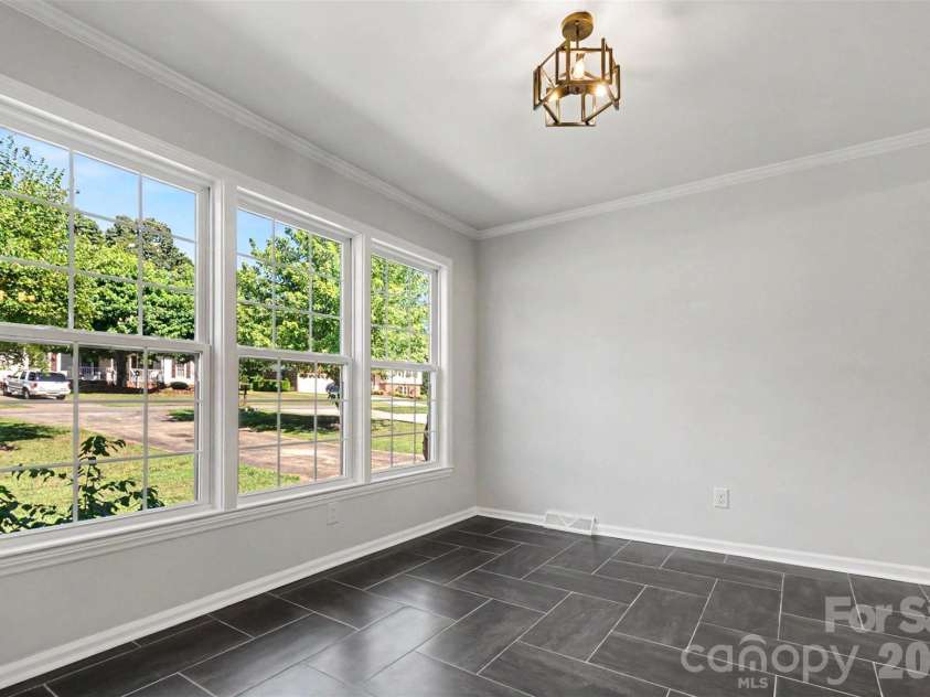 4108 Wimbledon Drive, Dallas, NC 28034.  MLS# CAR4402629, YatesRealty ID 36742. Dining in Kitchen