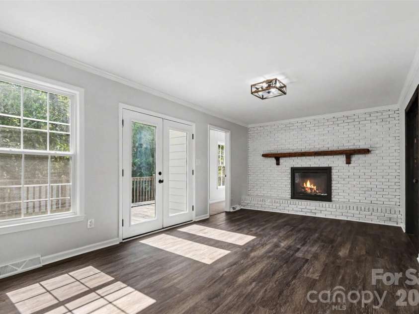 4108 Wimbledon Drive, Dallas, NC 28034.  MLS# CAR4402629, YatesRealty ID 36742. Living Room