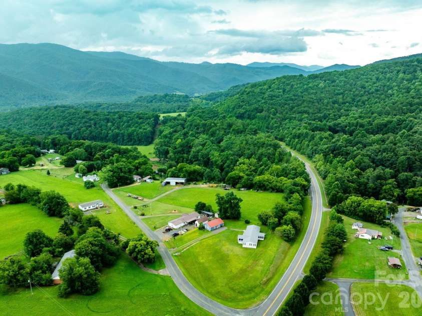 755 Fairview Loop, Hot Springs, NC 28743.  MLS# CAR4402205, YatesRealty ID 36744. 