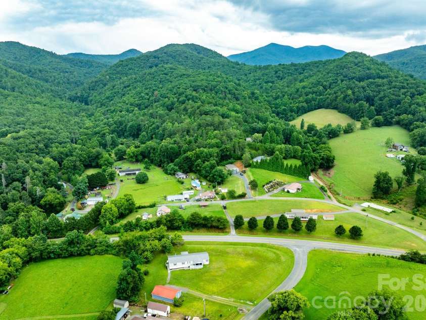 755 Fairview Loop, Hot Springs, NC 28743.  MLS# CAR4402205, YatesRealty ID 36744. 