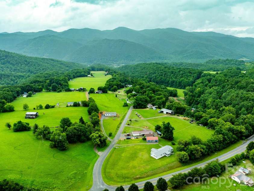 755 Fairview Loop, Hot Springs, NC 28743.  MLS# CAR4402205, YatesRealty ID 36744. 