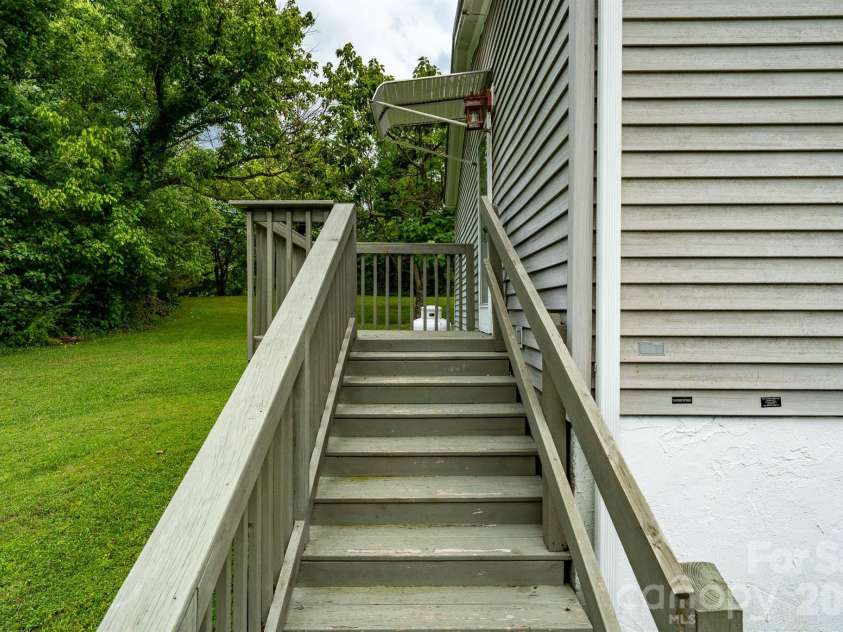 755 Fairview Loop, Hot Springs, NC 28743.  MLS# CAR4402205, YatesRealty ID 36744. 