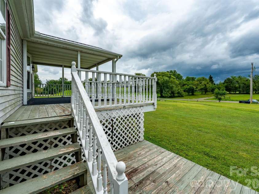 755 Fairview Loop, Hot Springs, NC 28743.  MLS# CAR4402205, YatesRealty ID 36744. 
