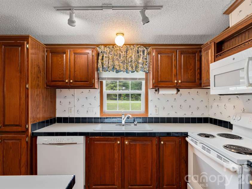 755 Fairview Loop, Hot Springs, NC 28743.  MLS# CAR4402205, YatesRealty ID 36744. 