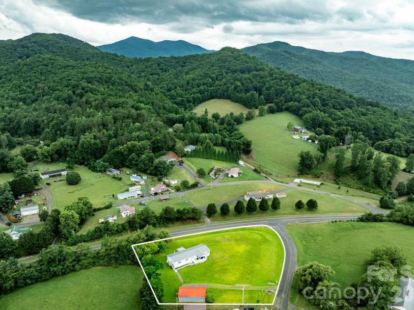 755 Fairview Loop, Hot Springs, NC 28743.  MLS# CAR4402205, YatesRealty ID 36744. 