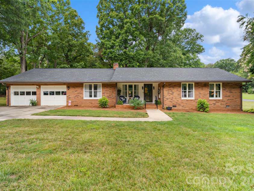 400 Westover Drive, Monroe, NC 28112.  MLS# CAR4402421, YatesRealty ID 36747. 