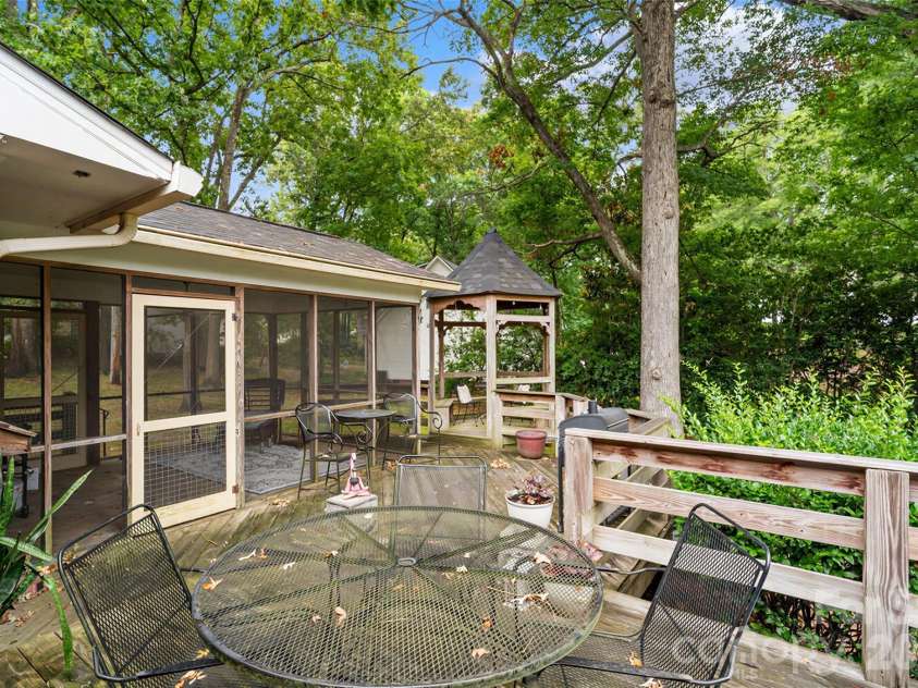 400 Westover Drive, Monroe, NC 28112.  MLS# CAR4402421, YatesRealty ID 36747. 