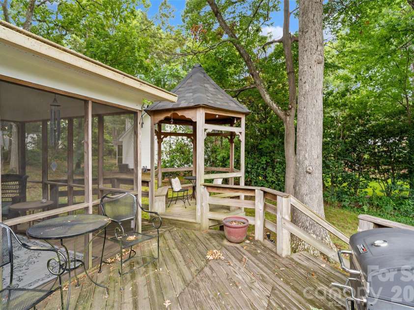 400 Westover Drive, Monroe, NC 28112.  MLS# CAR4402421, YatesRealty ID 36747. 