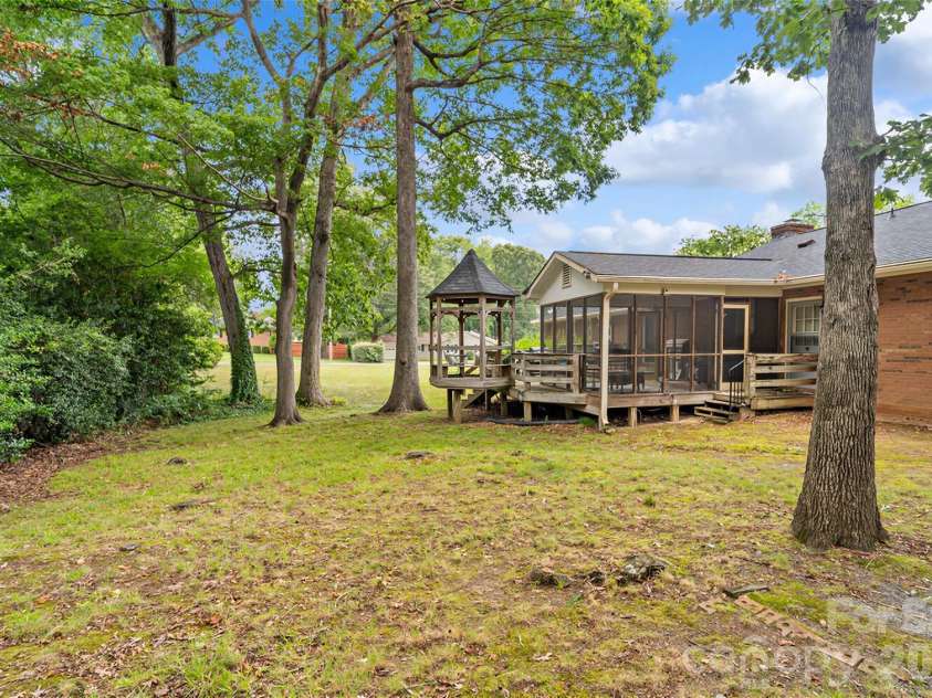 400 Westover Drive, Monroe, NC 28112.  MLS# CAR4402421, YatesRealty ID 36747. 