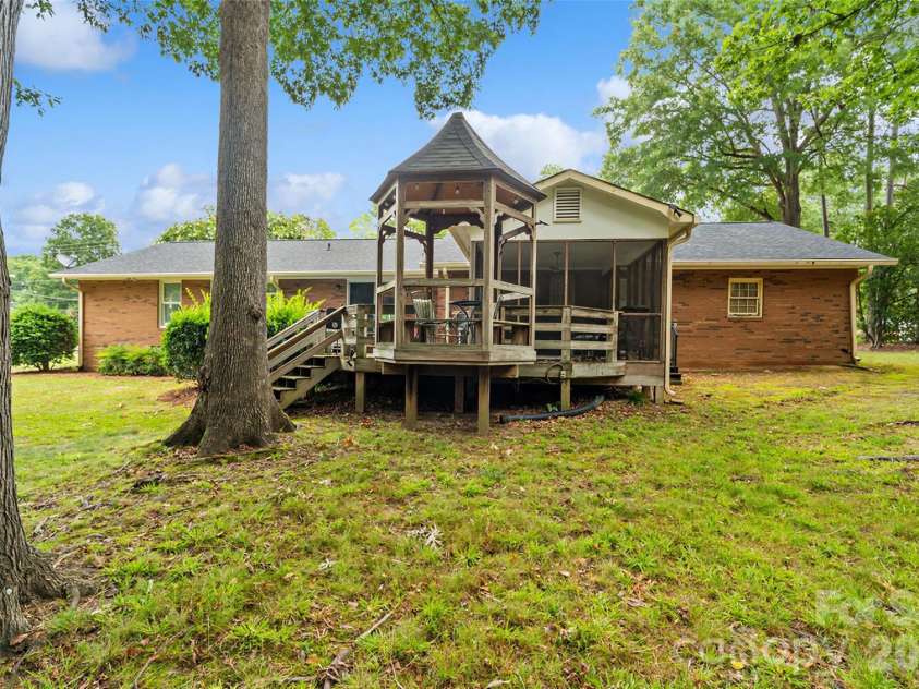 400 Westover Drive, Monroe, NC 28112.  MLS# CAR4402421, YatesRealty ID 36747. 