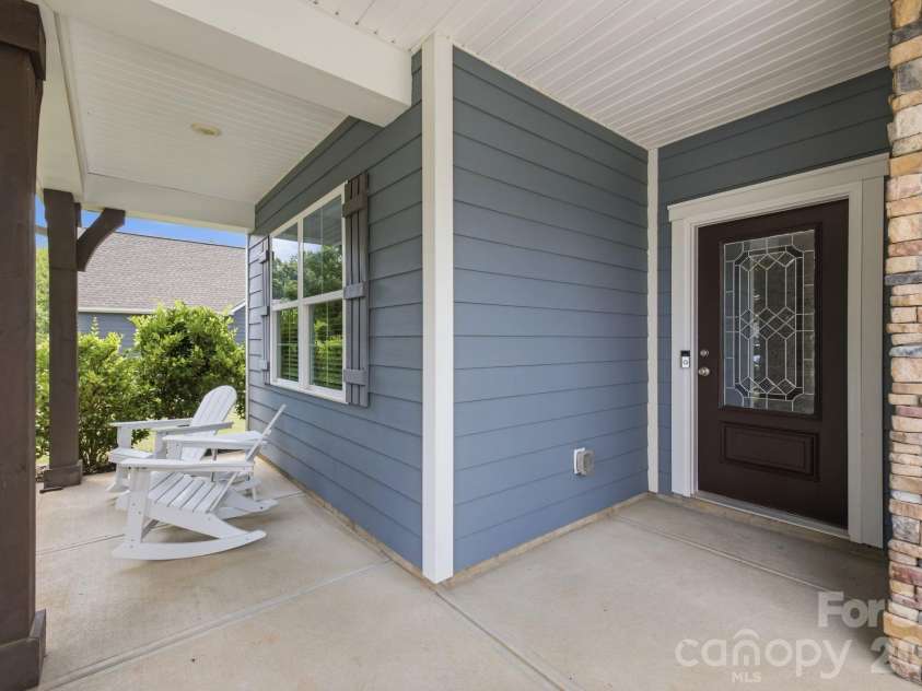 8107 Belfort Forest Lane, Huntersville, NC 28078.  MLS# CAR4401456, YatesRealty ID 36748. 