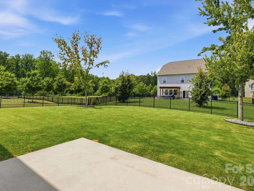 8107 Belfort Forest Lane, Huntersville, NC 28078.  MLS# CAR4401456, YatesRealty ID 36748. 