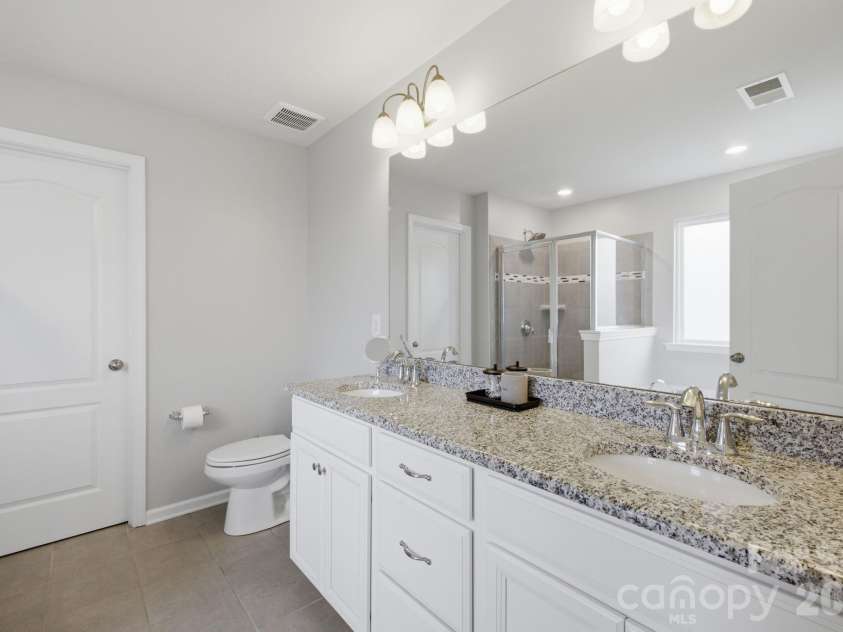 8107 Belfort Forest Lane, Huntersville, NC 28078.  MLS# CAR4401456, YatesRealty ID 36748. 