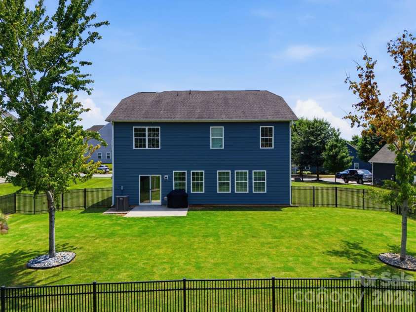 8107 Belfort Forest Lane, Huntersville, NC 28078.  MLS# CAR4401456, YatesRealty ID 36748. 